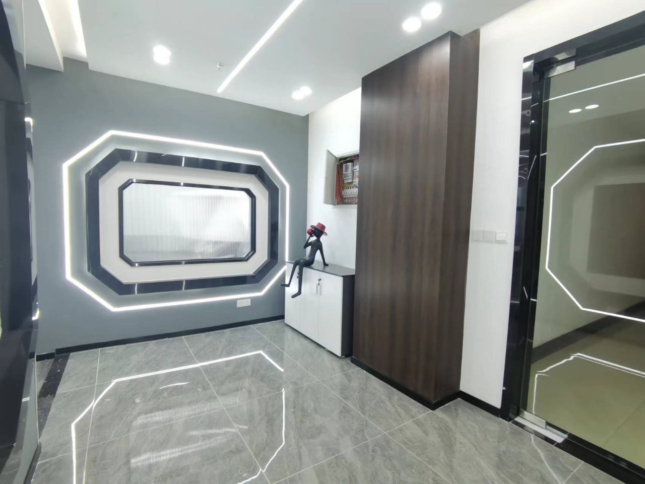 锦江区金石路地铁口按套出租 3隔间34工位 双面采光 无加时费 拎包入住 新希望中鼎国际办公室出租