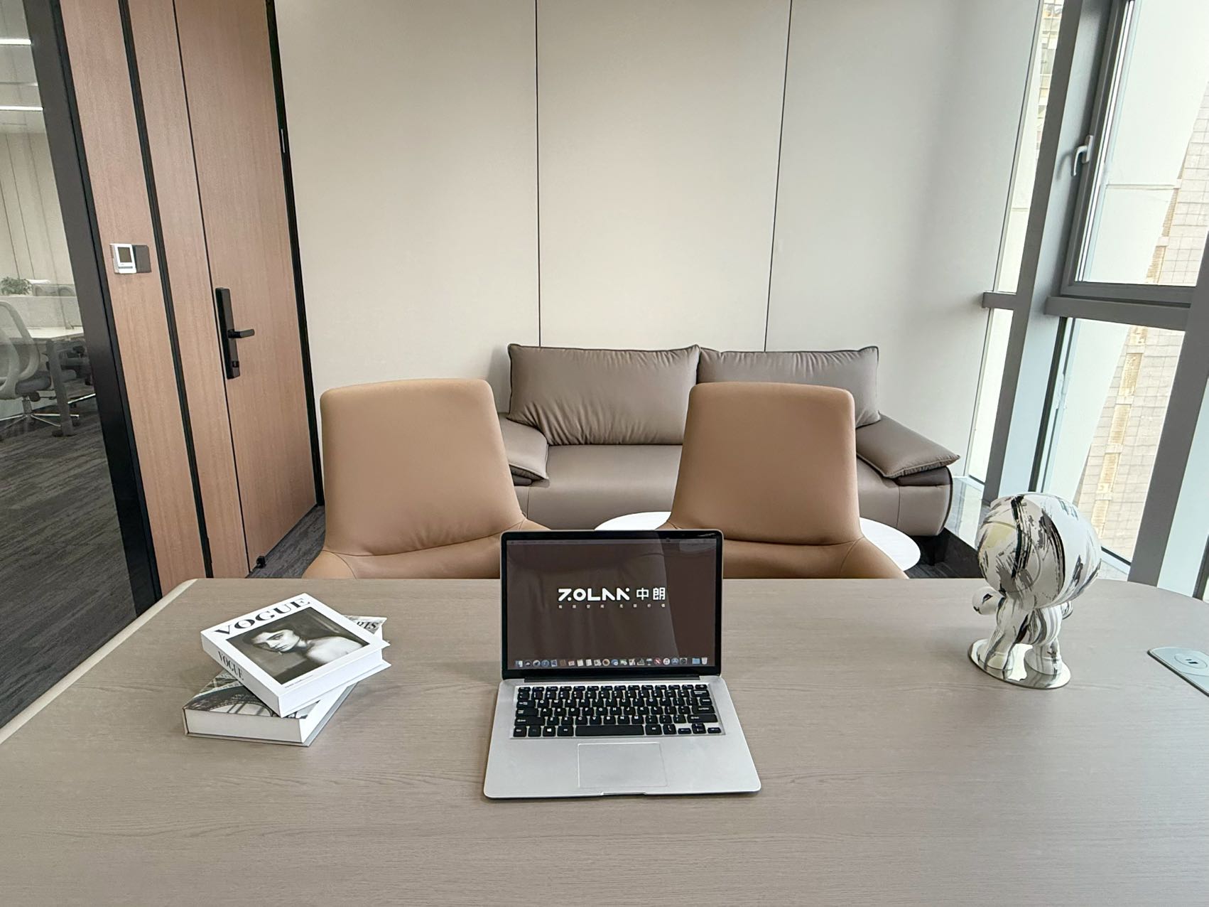 市中心3/4号线交汇-市二医院地铁口 服务面积307平 3隔间30工位 高区视野 楼盘高端 中朗157数智大厦办公室出租