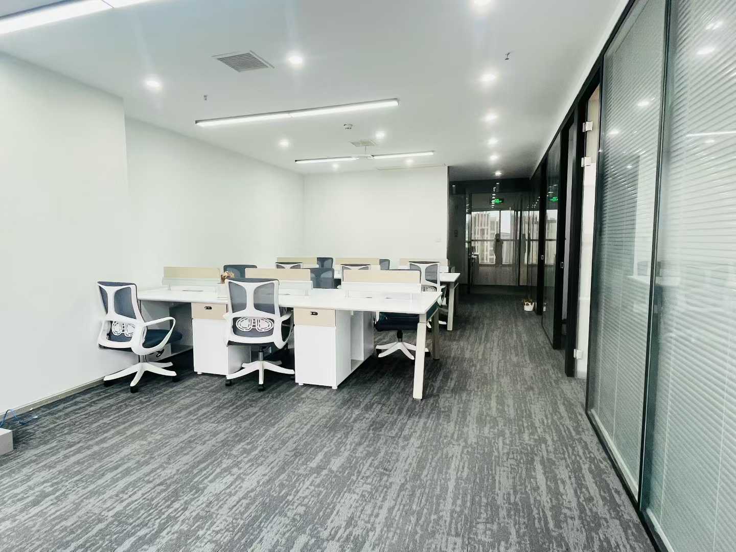 成华区理工大地铁口 中区精致小户型 3隔间12-16工位 特价出租 24小时空调 招商城市主场办公室出租