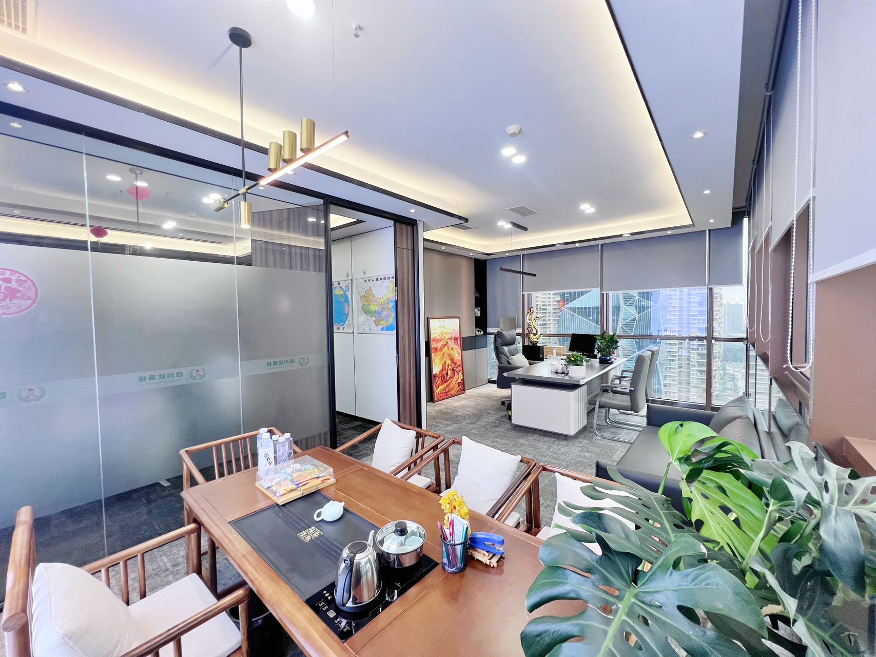 高新区世纪城地铁口 套租 7隔间30工位 东南双面采光 楼王户型 视野巴适 超大隔间 东方希望天祥办公室出租