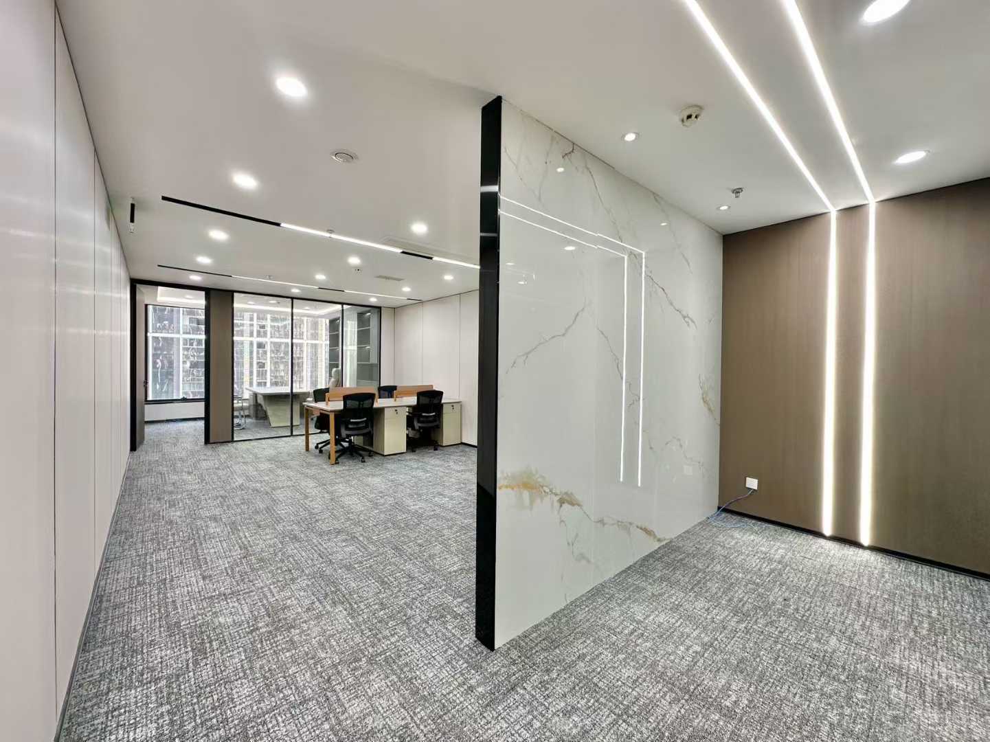 火车南站甲级精选创业小户型 1隔间11工位 朝西 摆渡车包接送 含物业费 安格斯国际办公室出租