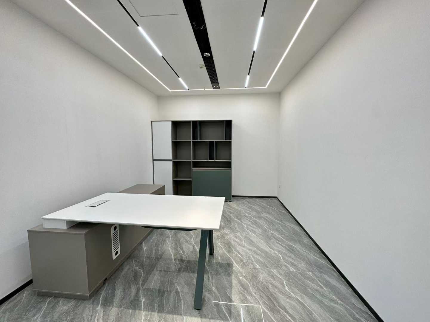 龙泉大面精选好房 385平方 4隔间40工位 工位多 单价便宜 价格含家具 带前台 中物国际办公室出租