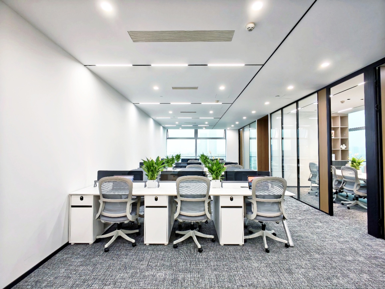 天府新区天府商务区超甲楼盘 318平 4隔间24工位 双面采光 落地玻璃 视野巴适 蜀道创新中心办公室出租|天府新区写字楼|天府新区办公室|租小团