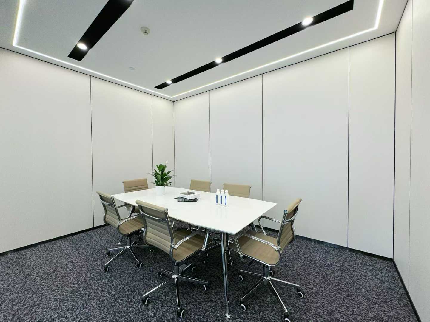 高新区5号线市一医院地铁口 商场配套 交通方便 152平方 3隔间15工位 通山下水 全新打造 仁和春天国际办公室出租