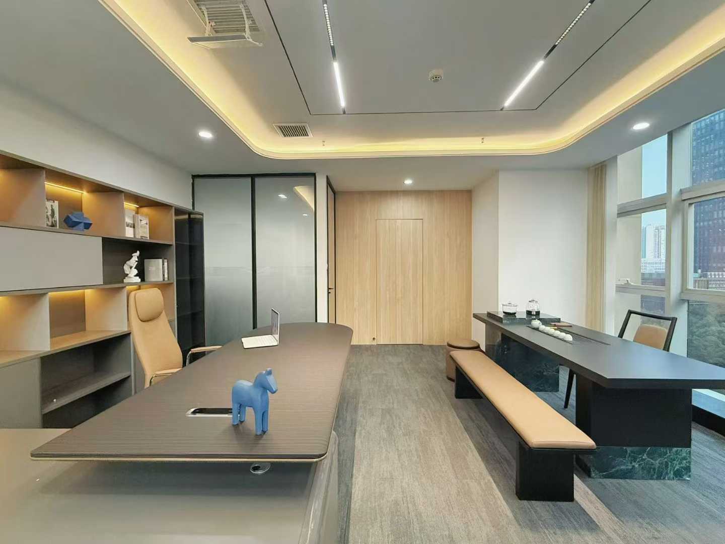 天府三街超甲24小时空调楼宇 朝南双面采光 电梯口 402平 5隔间41工位 精装带家具 节能大厦办公室出租