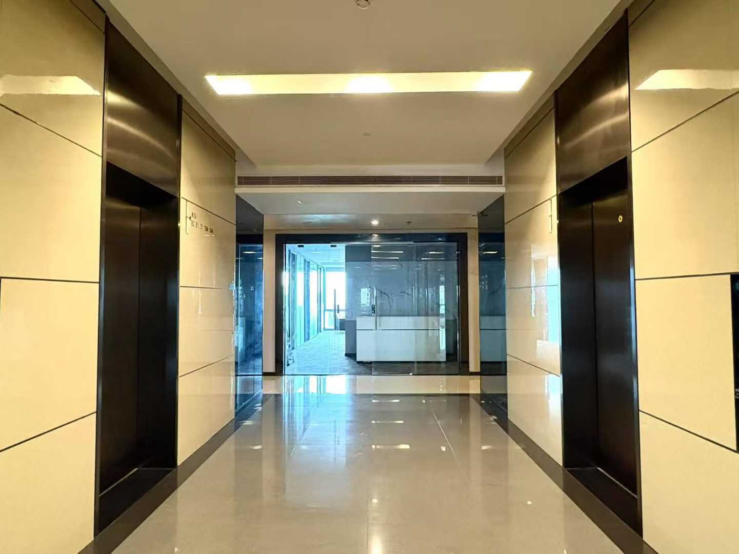 1号线高新晶科特价房出租 158平 3隔间16工位 朝东 24小时空调 精装带家具 晶科一号办公室出租