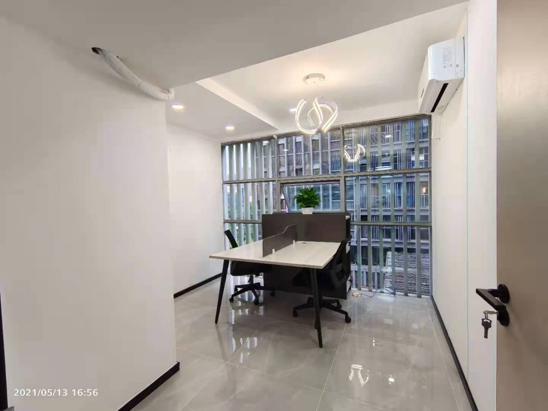 高新区高新地铁口理想中心130平精装办公室 电梯口 随时入住 含物业|高新区写字楼|高新区办公室|租小团