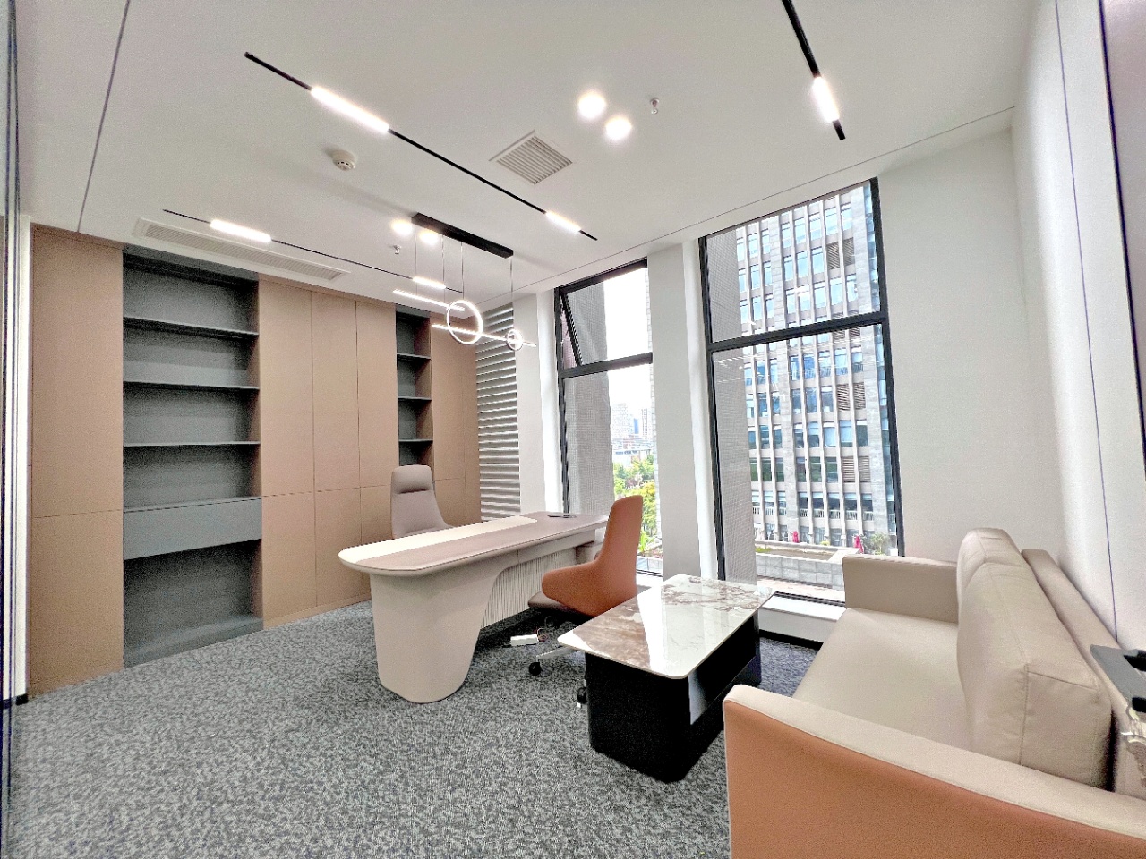 天府三街地铁口按套出租精装好房 3隔间24工位 朝东 24小时空调 新希望国际办公室出租