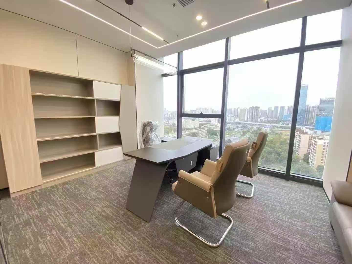 成华区8号线十里店地铁口 268平方 4隔间30工位 24小时空调 视野巴适 龙腾广场办公室出租