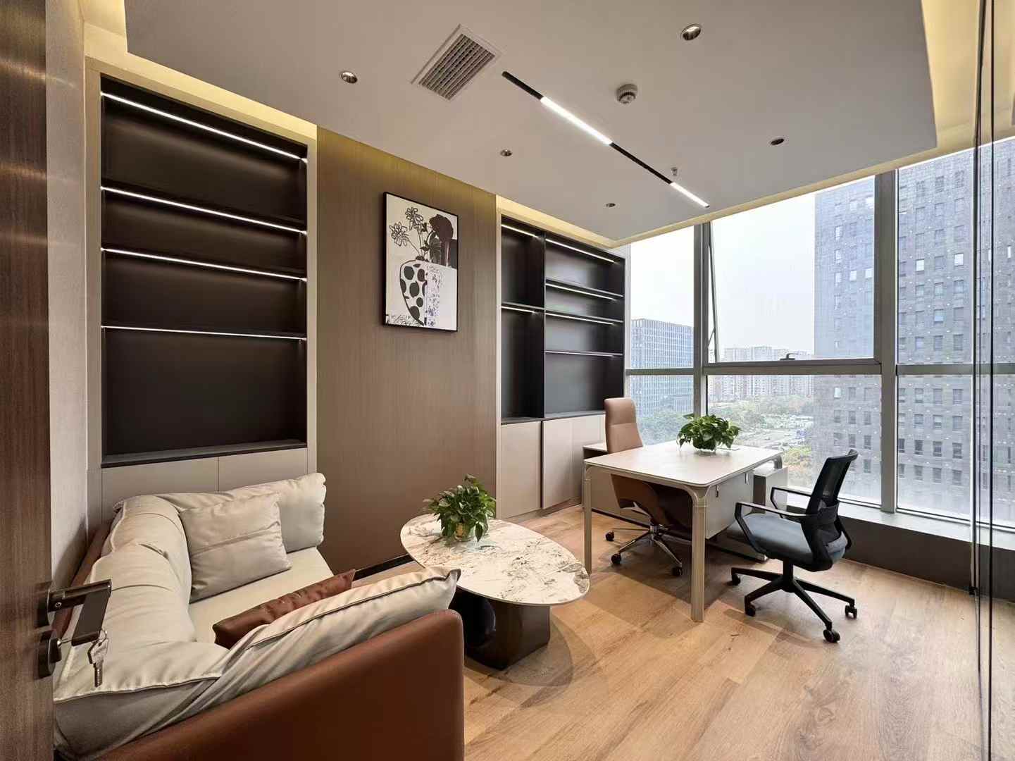 金融城地铁小户型出租 高利用率 135平方4隔间16工位 24小时空调 特价含物业 布鲁明顿办公室出租