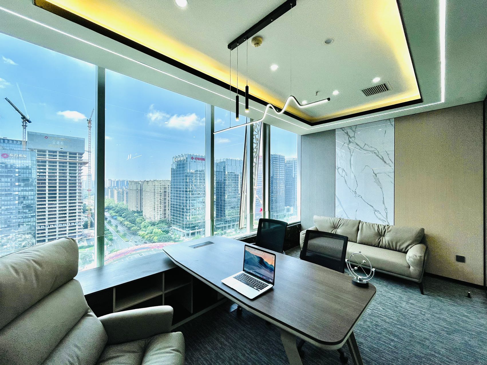 金融城甲级写字楼 按套出租 4隔间24工位 视野绝佳 稀缺户型 含物业费 中航国际办公室出租