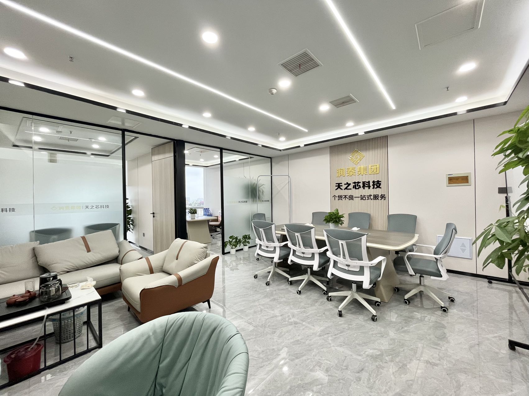 市中心东门大桥地铁两三百米 套租小面积 2隔间12工位 24小时空调 明宇金融办公室出租
