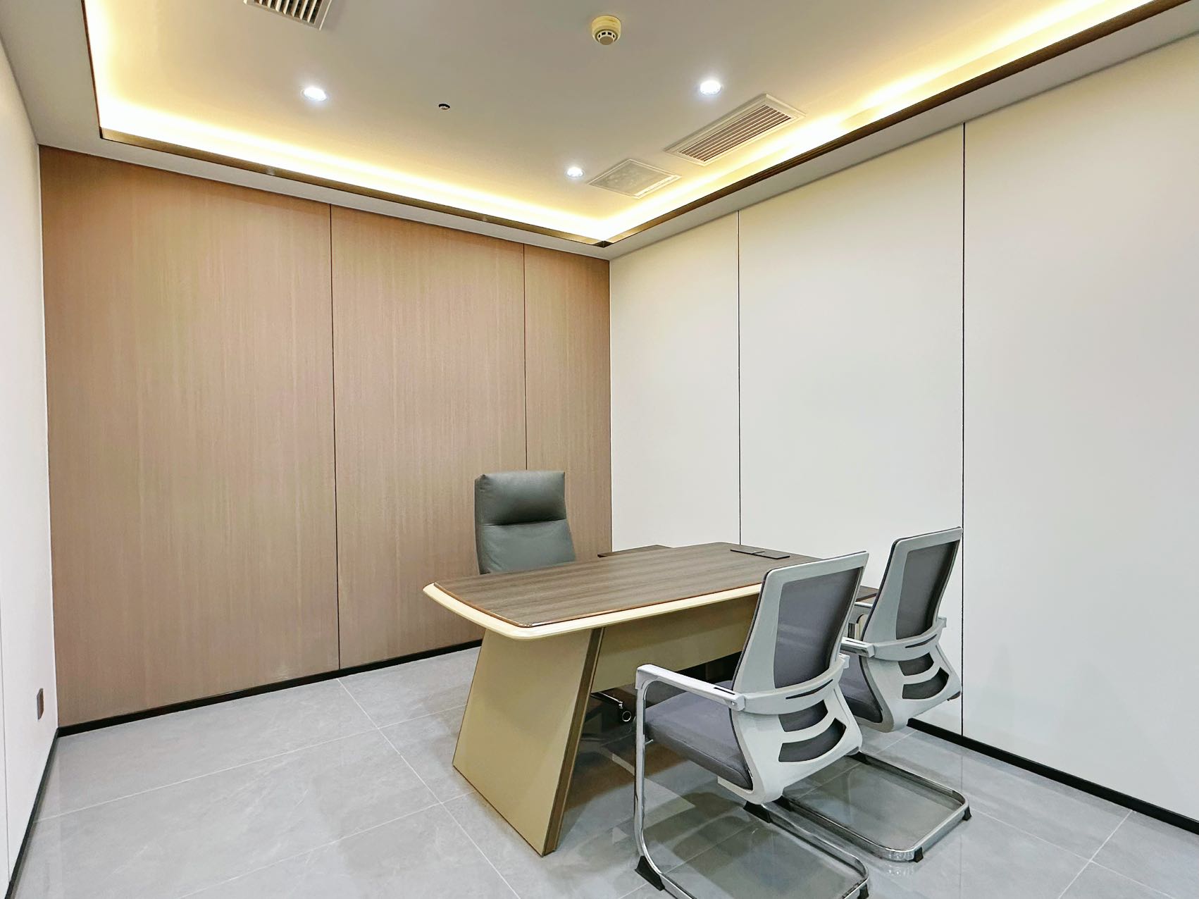 金融城电梯口精装户型 24小时空调 服务面积468平 8隔间32工位 带家具 大落地窗 誉峰国际办公室出租