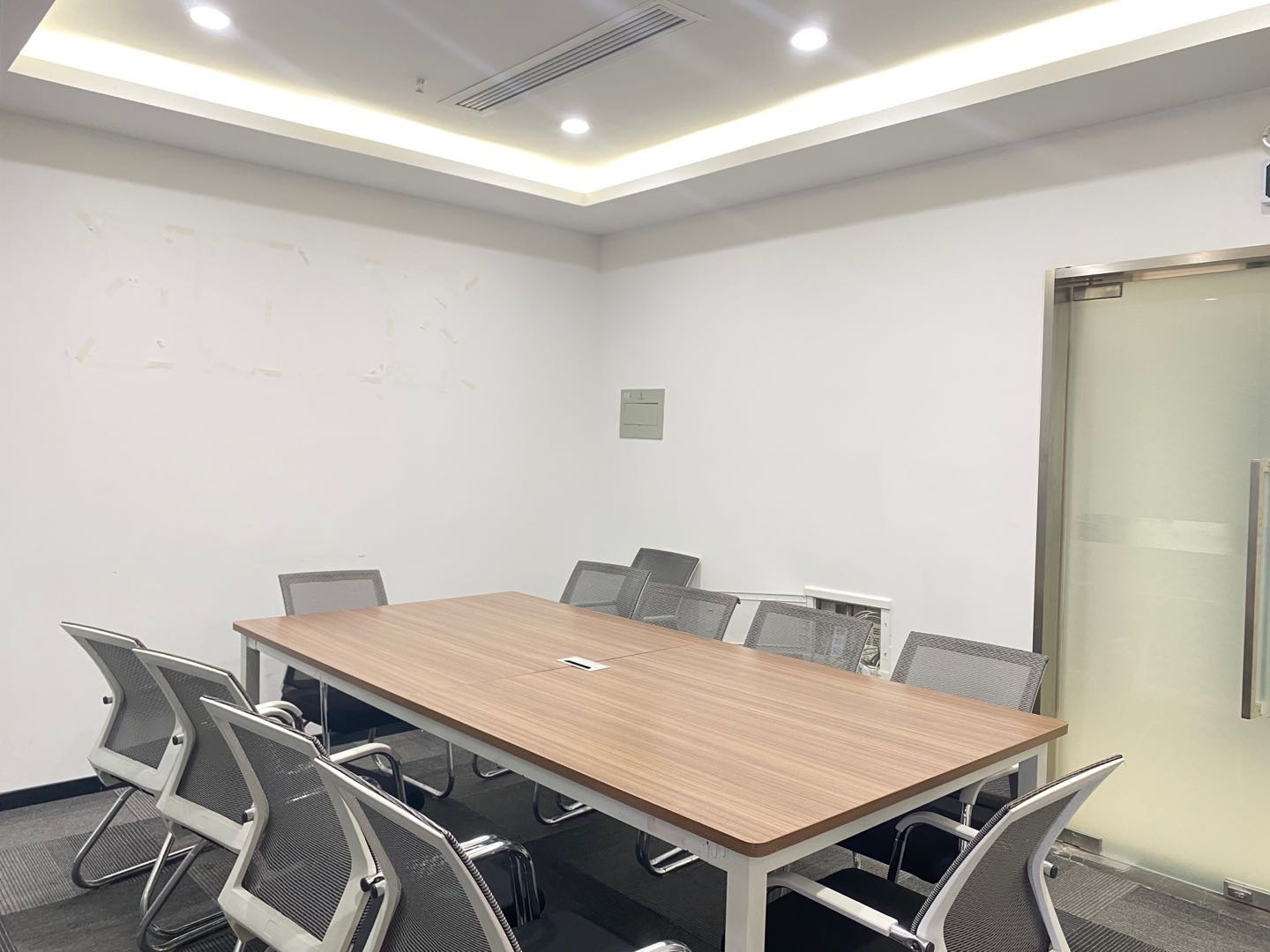 世纪城地铁四五百米 272平方 5隔间28工位 户型方正 带家具 首东置业办公室出租