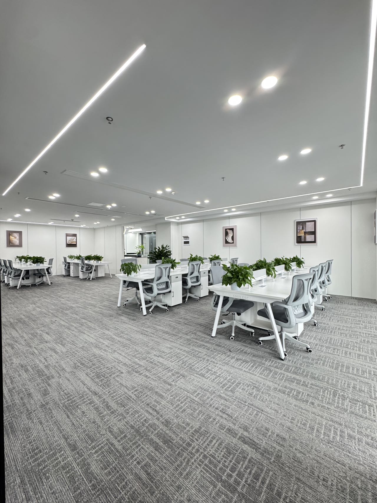 （锦江区）春熙路地铁口甲写精装带家具 服务面积358平 4隔间40工位 高区视野巴适 银石广场办公室出租