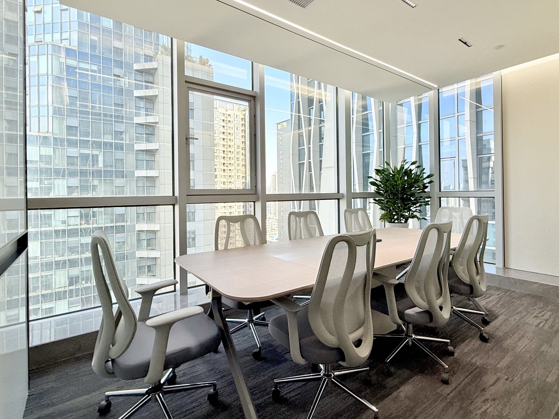 市中心市二医院地铁口精装现房 全套家具家私 356平 5隔间30工位 端头双面采光  中朗157数智大厦办公室出租