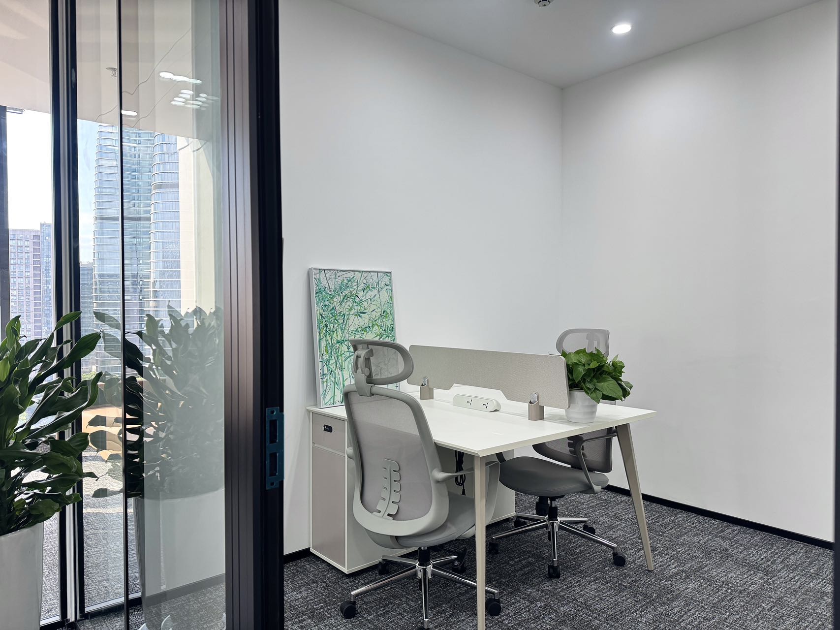 金融城三期6号线金石路地铁几百米 近火车南站 160平方 3隔间18工位 新楼超甲服务式办公 德塔白鹭湾科创办公室出租