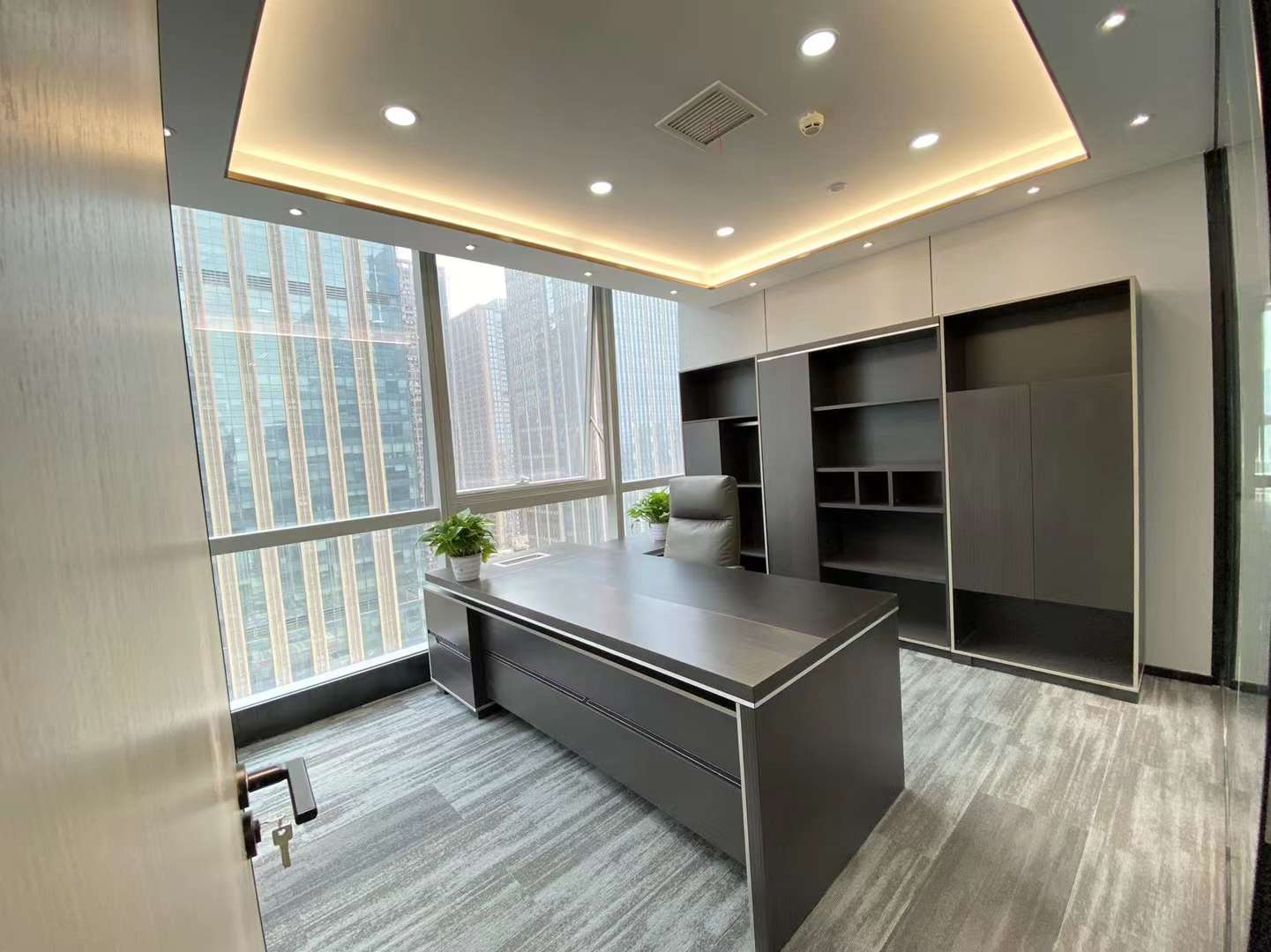 天府二街甲级楼盘 382平方 6隔间28+工位 全新装修 精装带家具 天府金融大厦