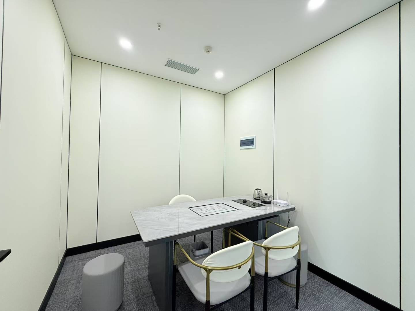 人民北路地铁口 高区装修视野巴适 183平 4隔间18工位 带共享配套 北成8号办公室出租