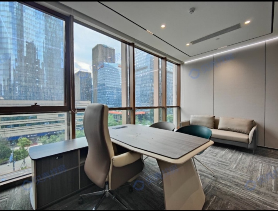 高新区世纪城地铁口小面积户型 3隔间12工位 那套出租 报价含物业费 近电梯 朝南  东方希望天祥办公室出租