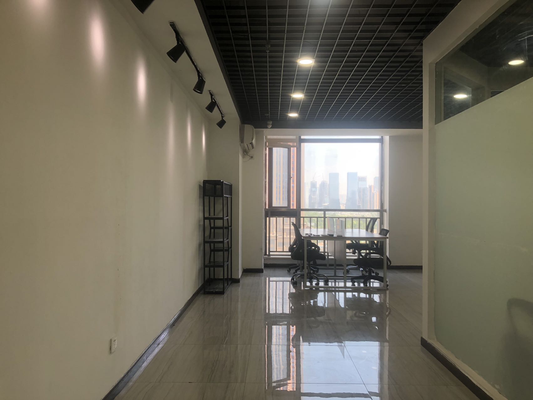 高新区世纪城地铁口蜀都中心60平小面积办公室 精装带家具 交通便利