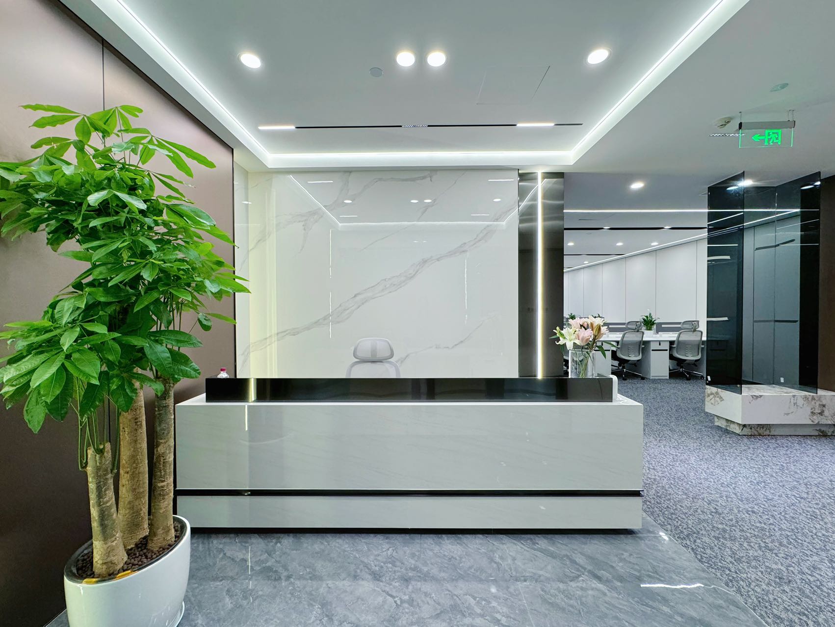 高新区市一医院地铁口 品质楼盘 289平方 4隔间24工位 品质装修 周边配套齐全 仁和春天国际办公室出租