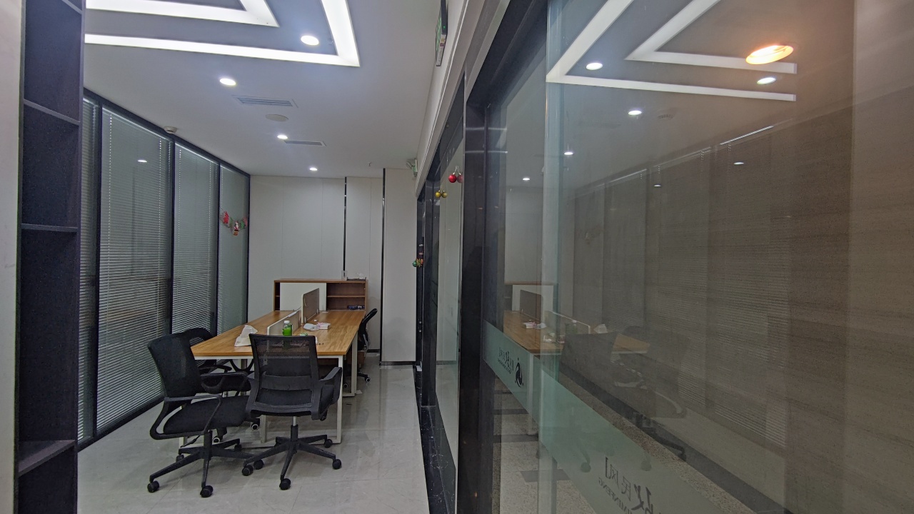 含物业 高新区锦城大道地铁口环球中心100平精装办公室 带家具