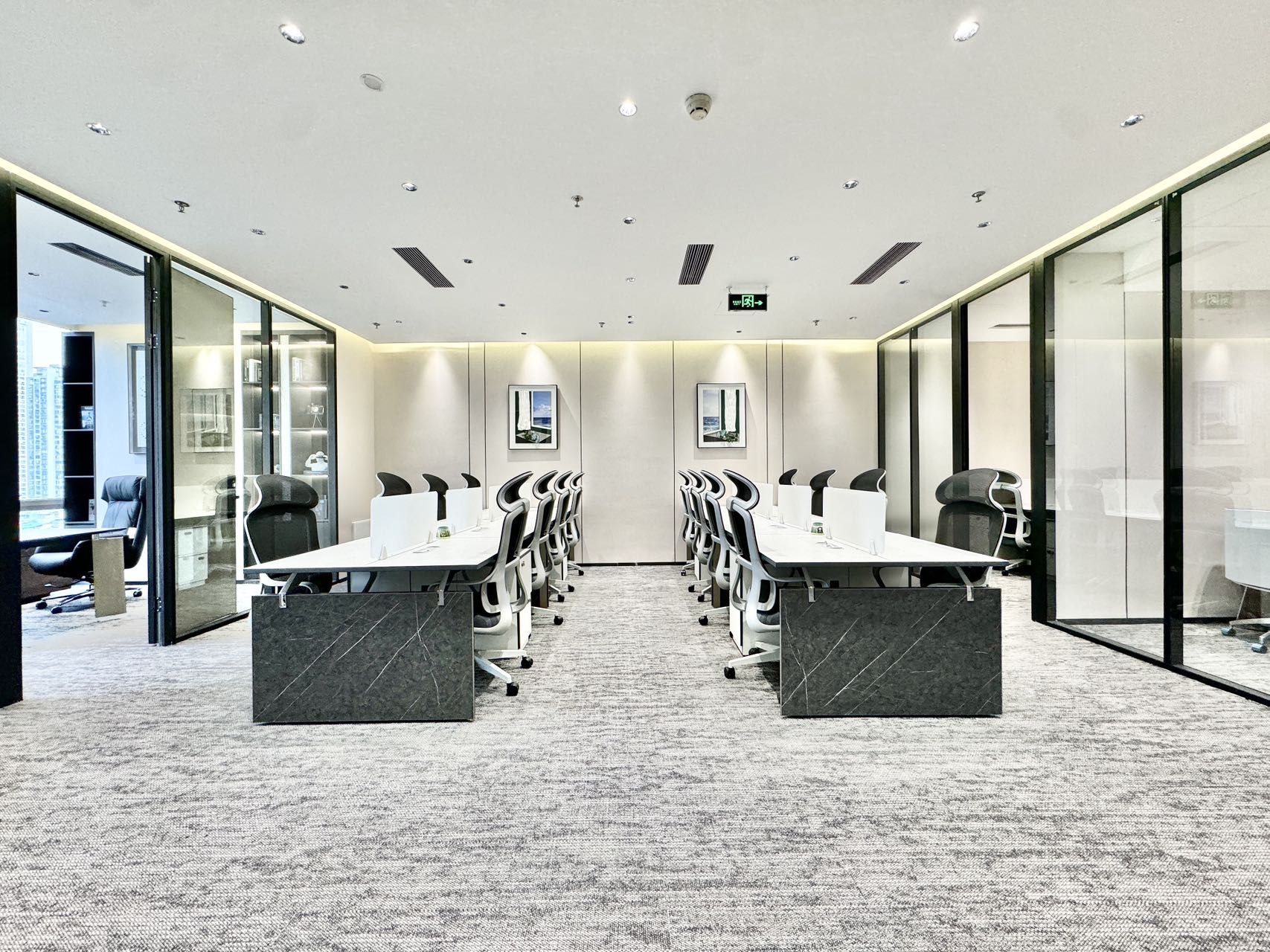 市中心东门大桥地铁口 套租 5隔间24工位 电梯口旁边 装修新颖 采光视野好 时代1/8号办公室出租