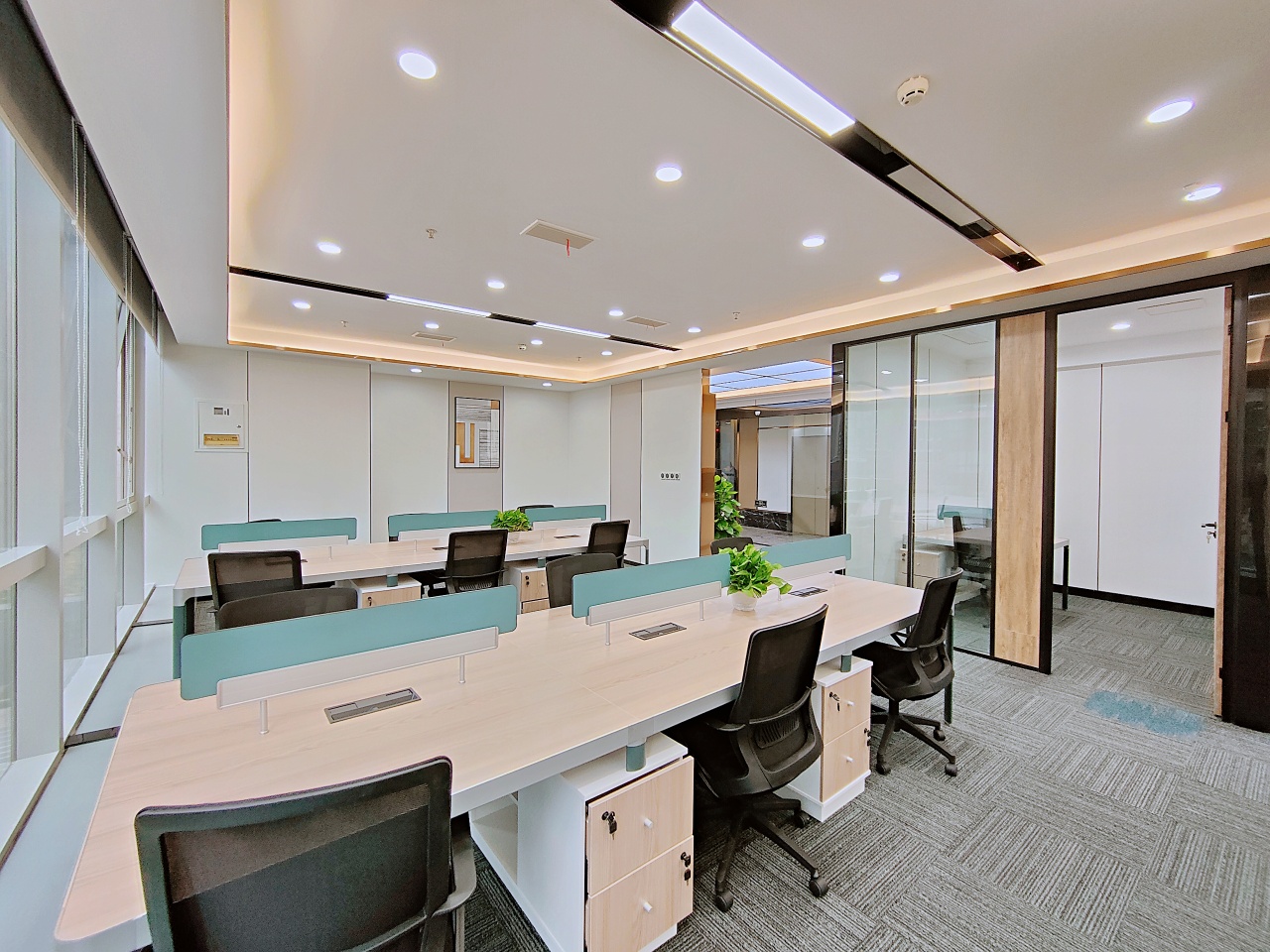 高新区世纪城地铁口核心CBD精装办公室天府金融中心183平3隔间15工位