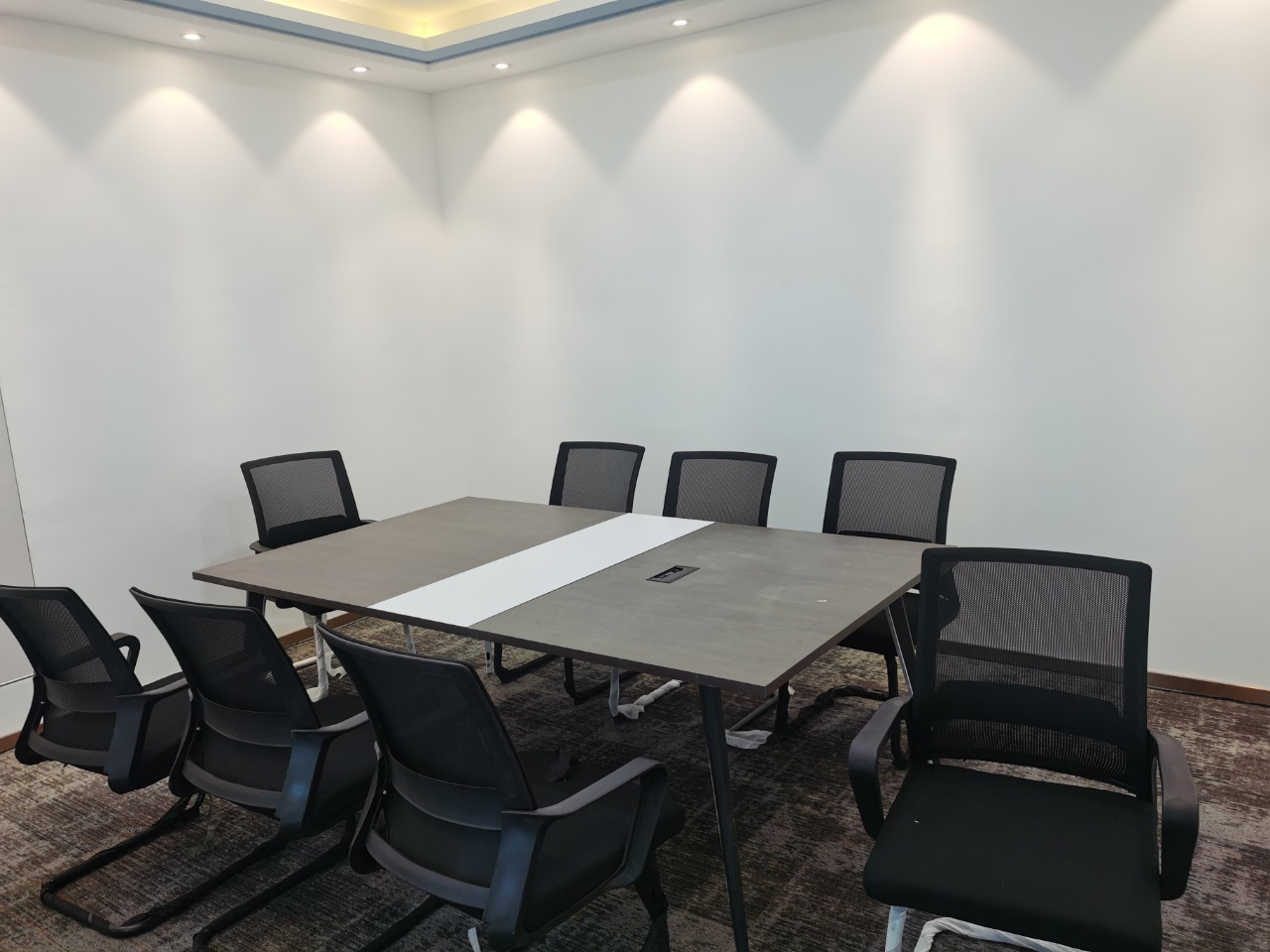 东郊记忆超甲楼宇 244平方 5隔间30多工位 近地铁 24小时空调 带家具 万科天荟大厦办公室出租