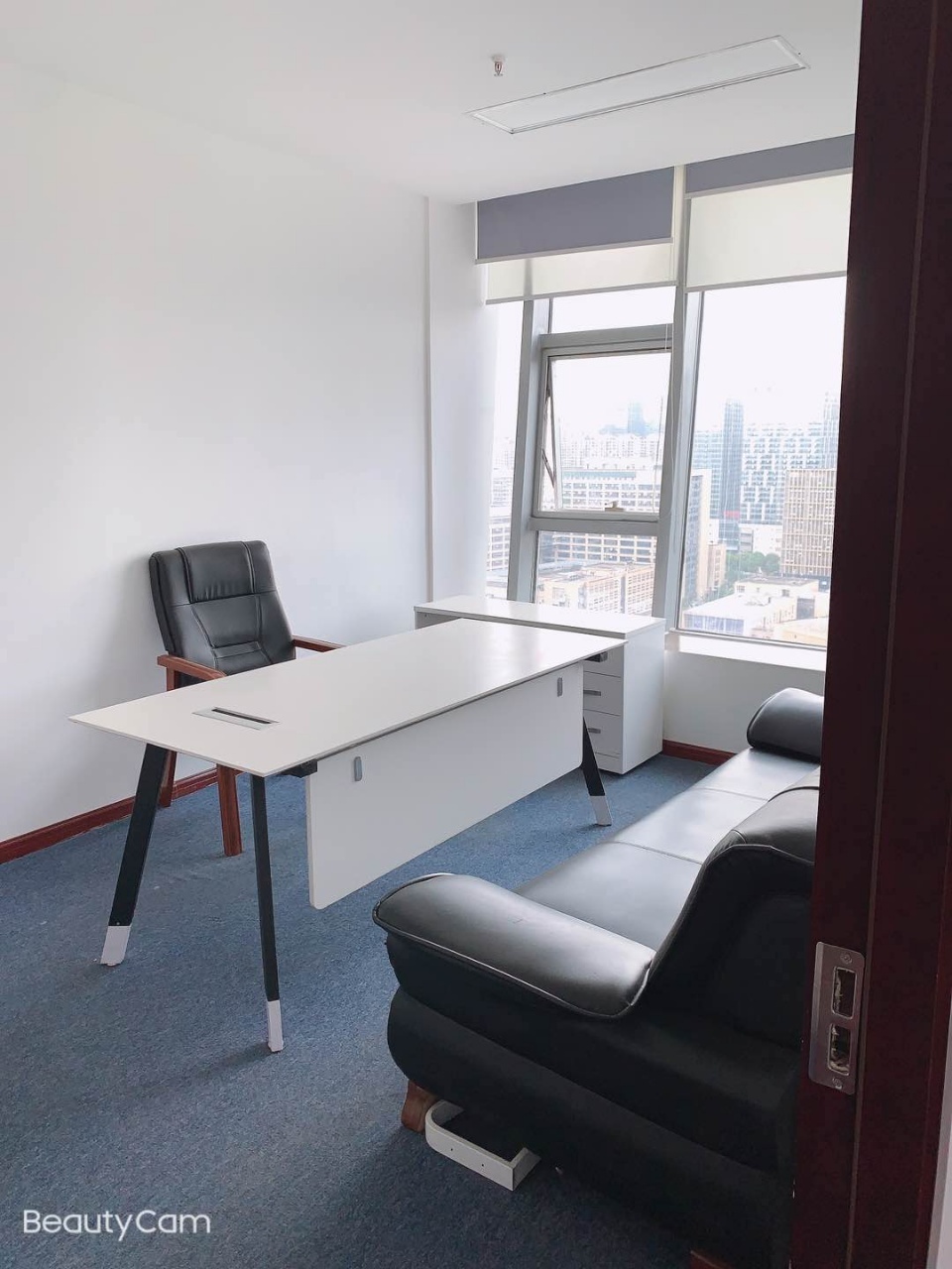 高新区新世纪环球中心精装213平办公室,户型方正 配套成熟
