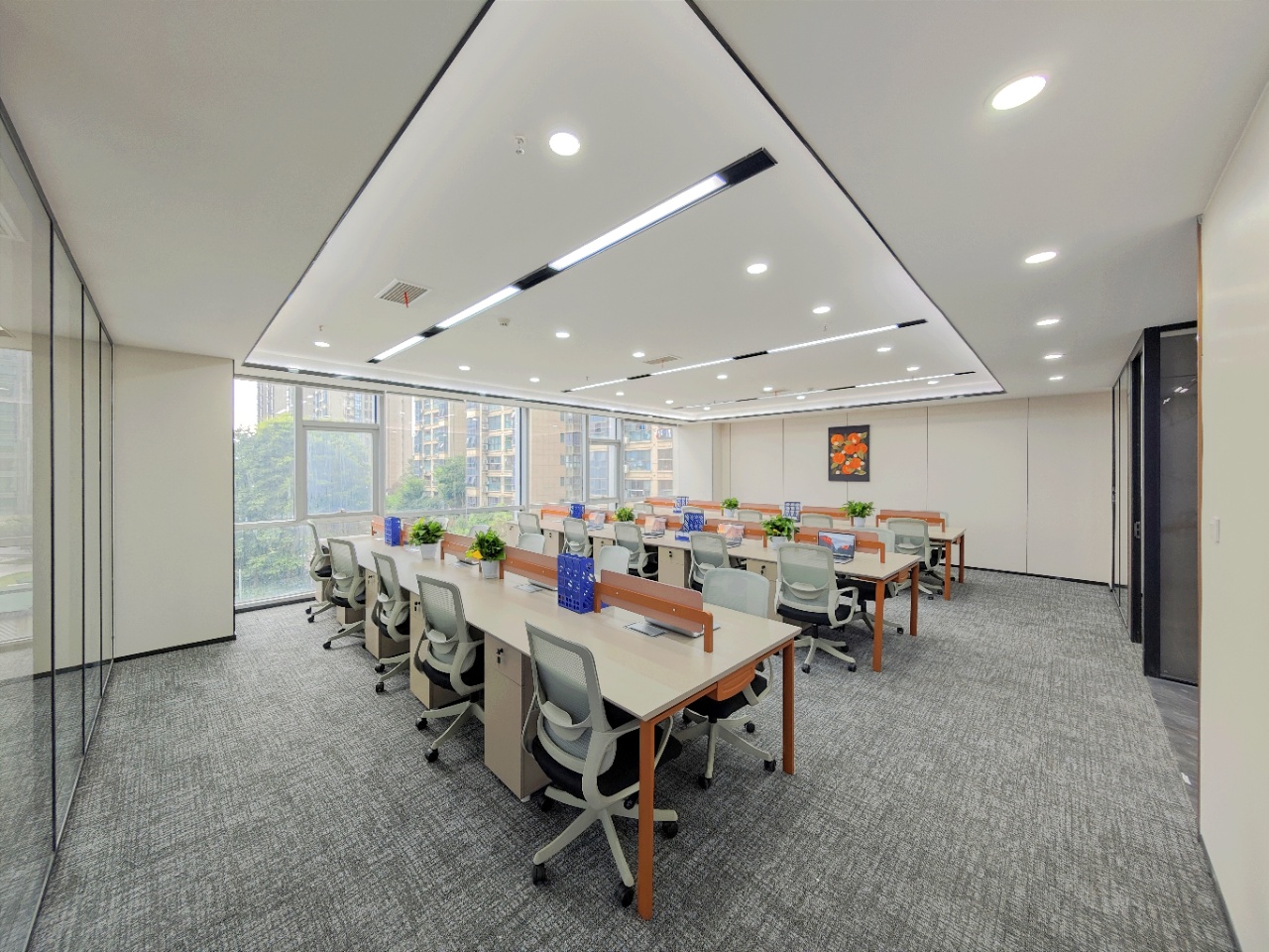 金融城/孵化园地铁口甲级楼盘 263平方 3隔间30工位 电梯口户型 精装 家具可调 嘉润国金中心办公室出租