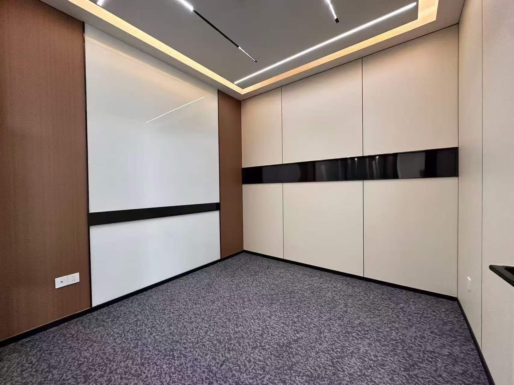 东门十里店地铁口 138平小面积 3隔间12工位 精装带家具 户型方正 特价出租 龙腾广场办公室出租