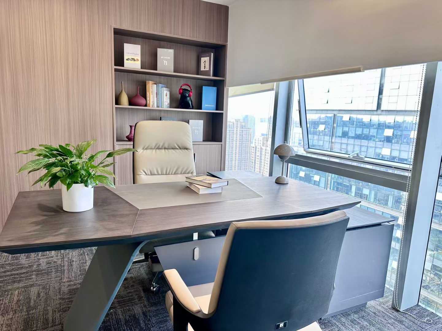 天府三街跃层户型 使用率高 按套出租 3隔间21工位+接待区+前台 精装带家具 福年广场办公室出租