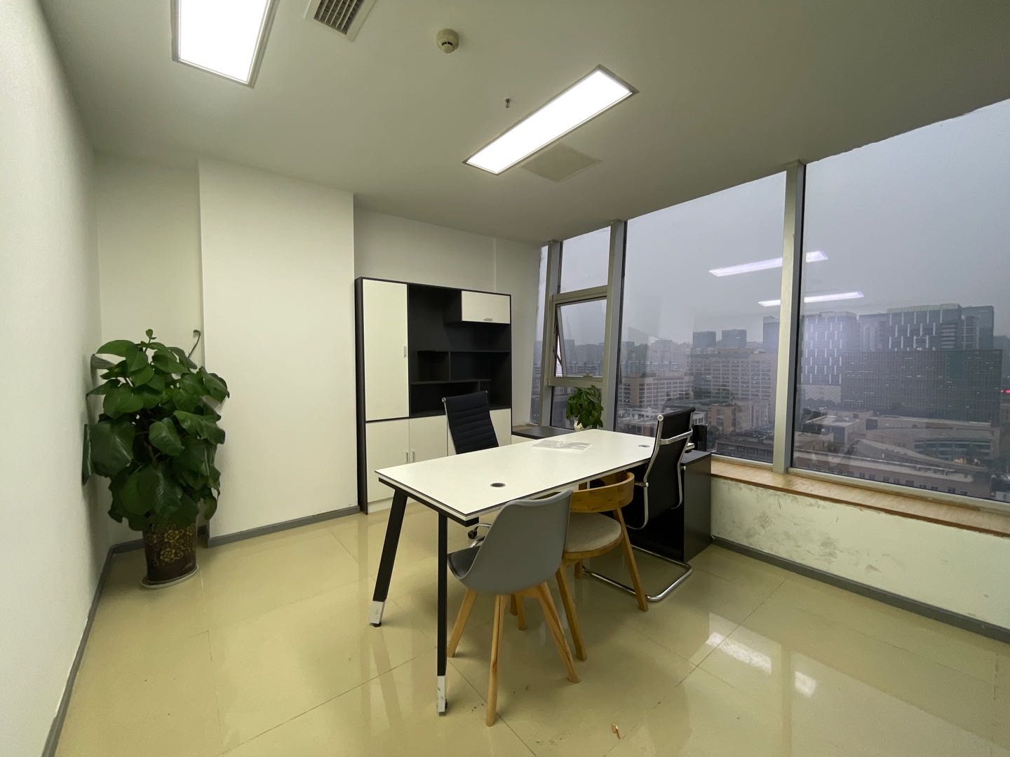 龙光世纪中心 格局1+10 精装修带家具 小户型办公室 利用率超高