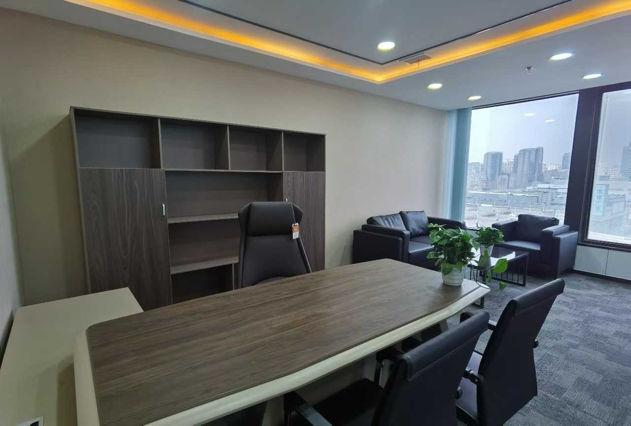 火车南站甲级精装电梯口户型 285平方 特价出租 3独立隔间1会议室42工位 朝东 有摆渡车 安格斯国际办公室出租