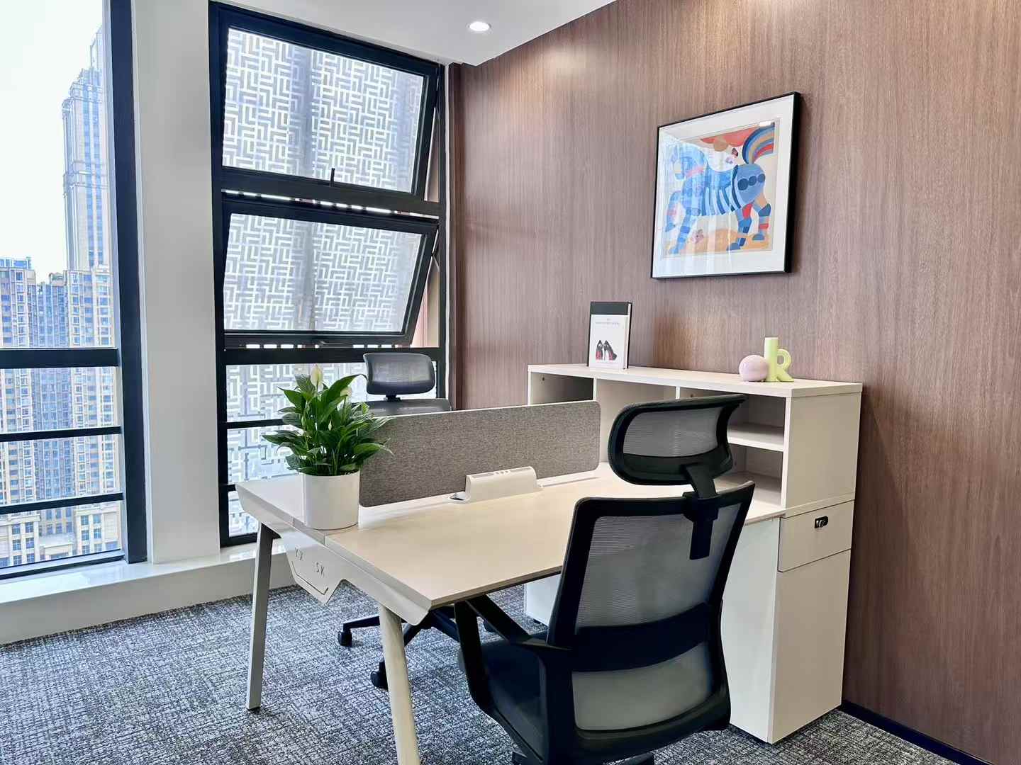 天府二街精选户型 4隔间20工位有接待休息区电梯口 视野巴适 带家具 蜀都中心办公室出租