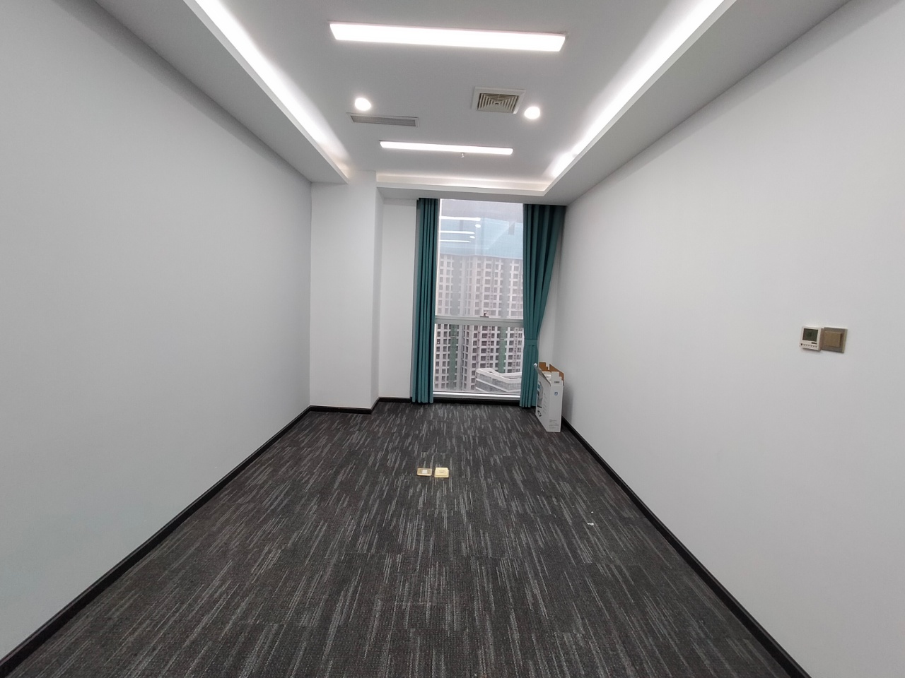 龙泉超甲级百悦国际写字楼 305平 6隔间31工位精装带家具现房 4米层高
