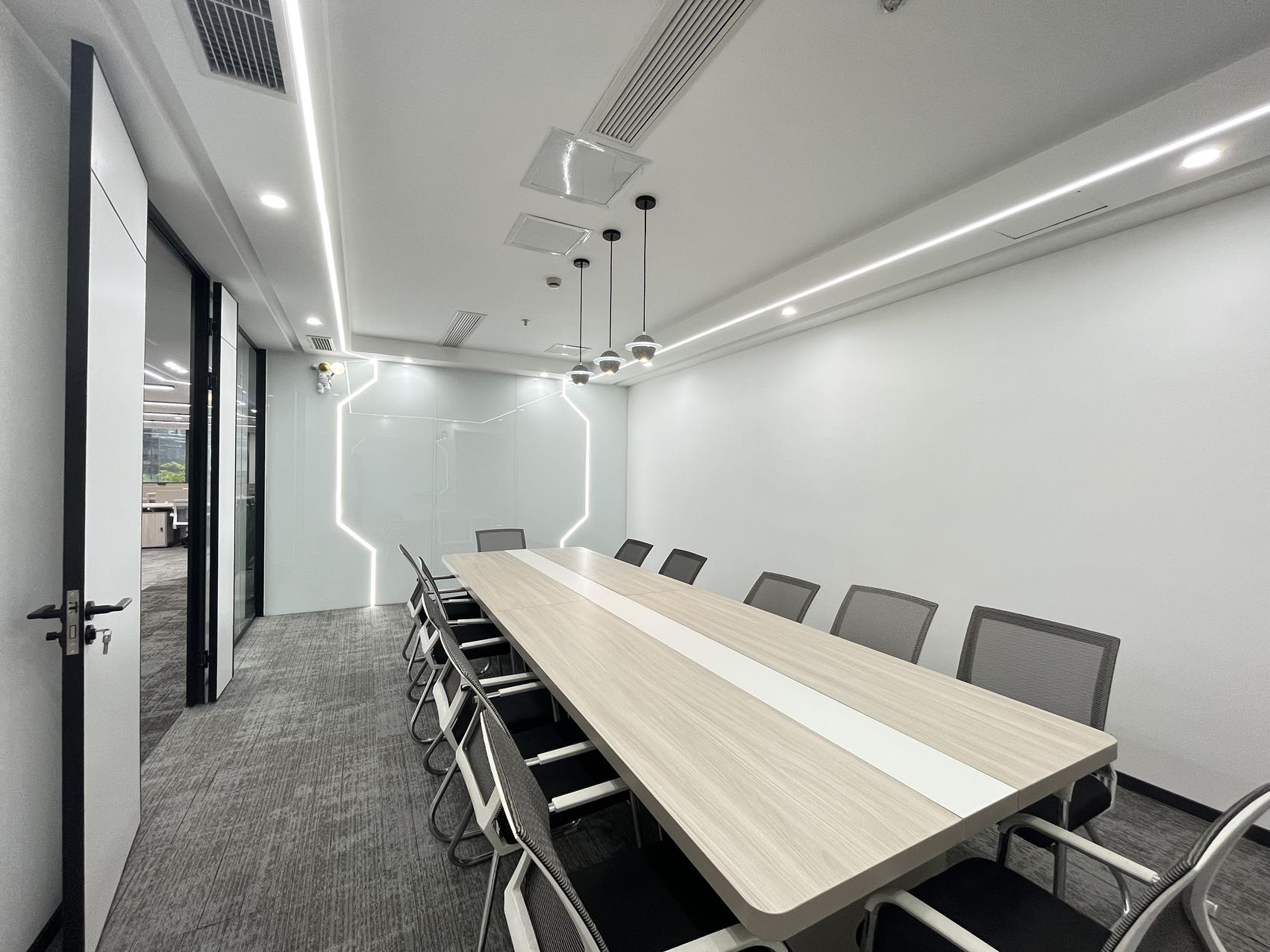 天府一街双面采光 前台星空顶时尚引领 按套出租 双面采光 5隔间40工位 近地铁 含家具 蜀都中心办公室出租