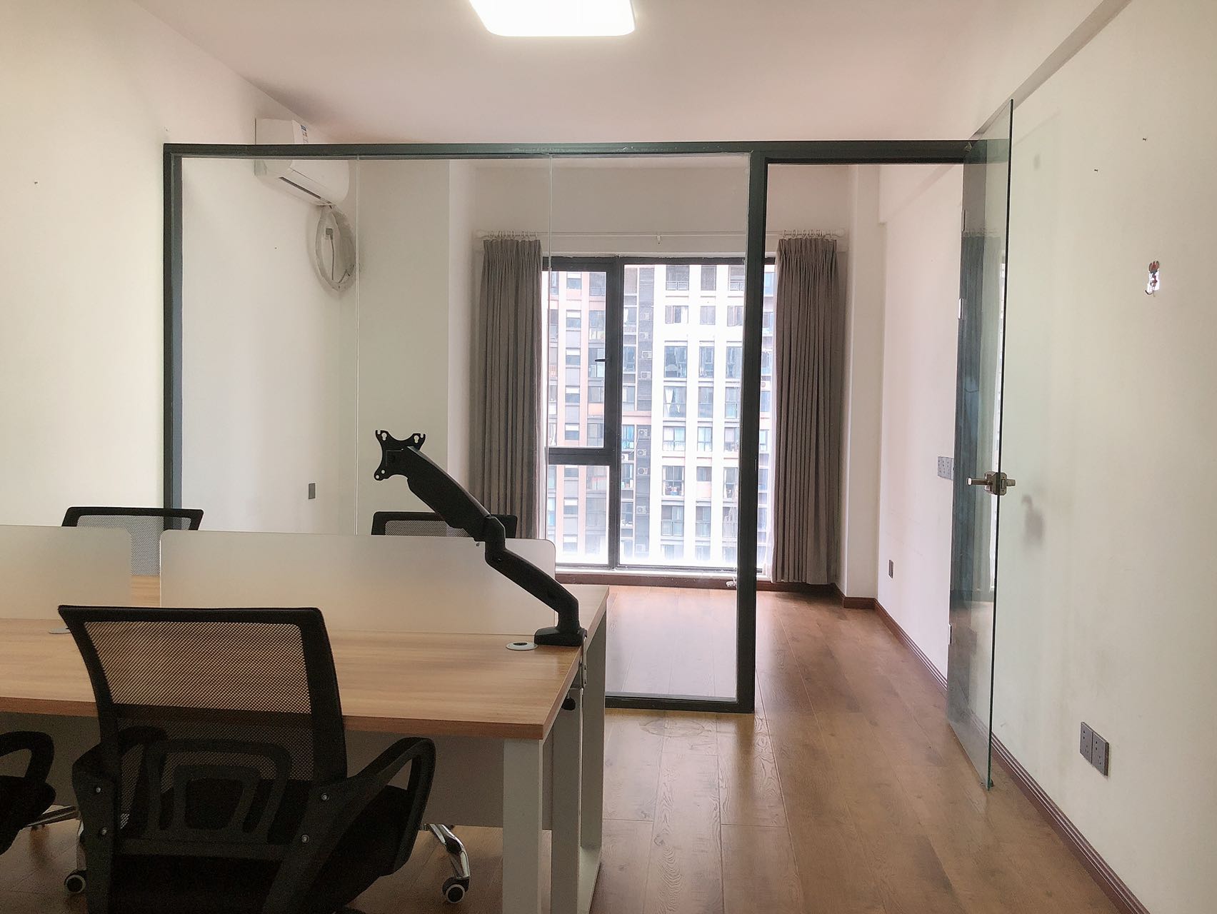 天府新區藍潤置地廣場精裝42平小面積辦公室特價出租 物業費低