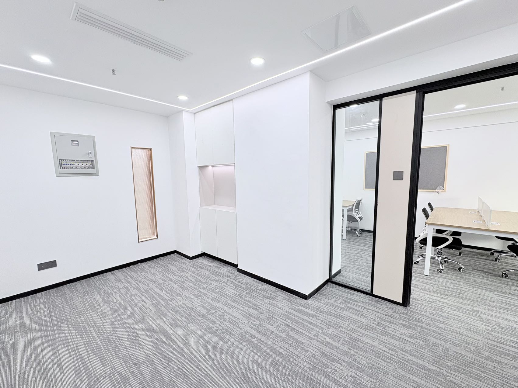 金牛区5/7号线交汇-北站西二路地铁口 创业小面积 96平 2隔间8工位 拎包入住 迈里中心办公室出租