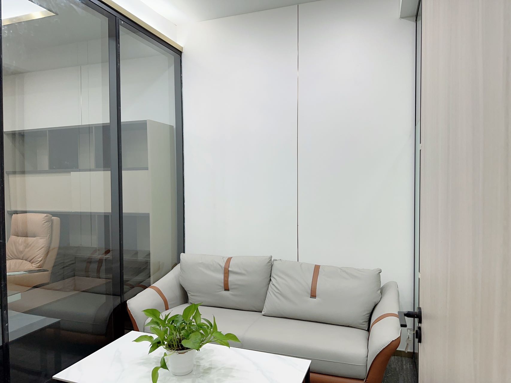 5号线骑龙地铁 套租含物业费 创业小户型 2隔间6工位 家具配齐 稀缺房源 欢迎咨询 美行中心办公室出租