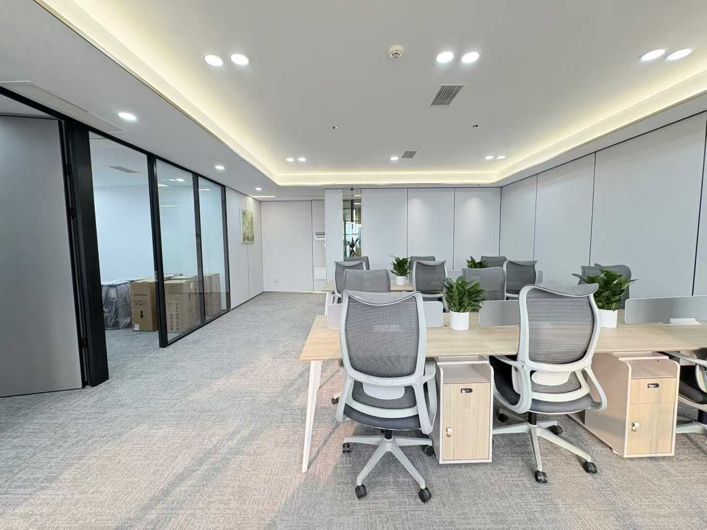 锦江区紧邻火车南站 骨折价出租 189平 4隔间16工位 精装带家具 创世纪广场办公室出租