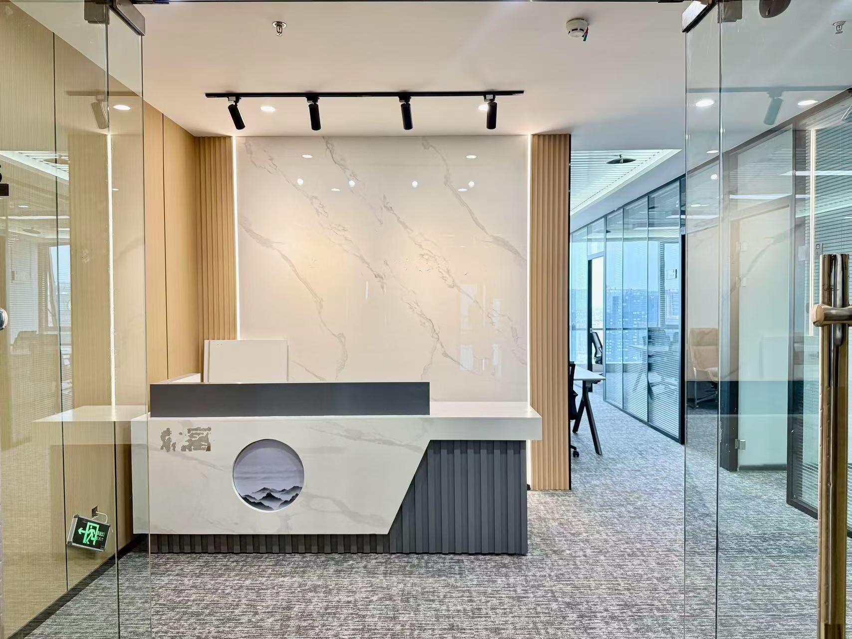 1号线/30号线双地铁口 按套出租 3隔间16工位 24小时空调 电梯口户型 含家具 晶科一号办公室出租