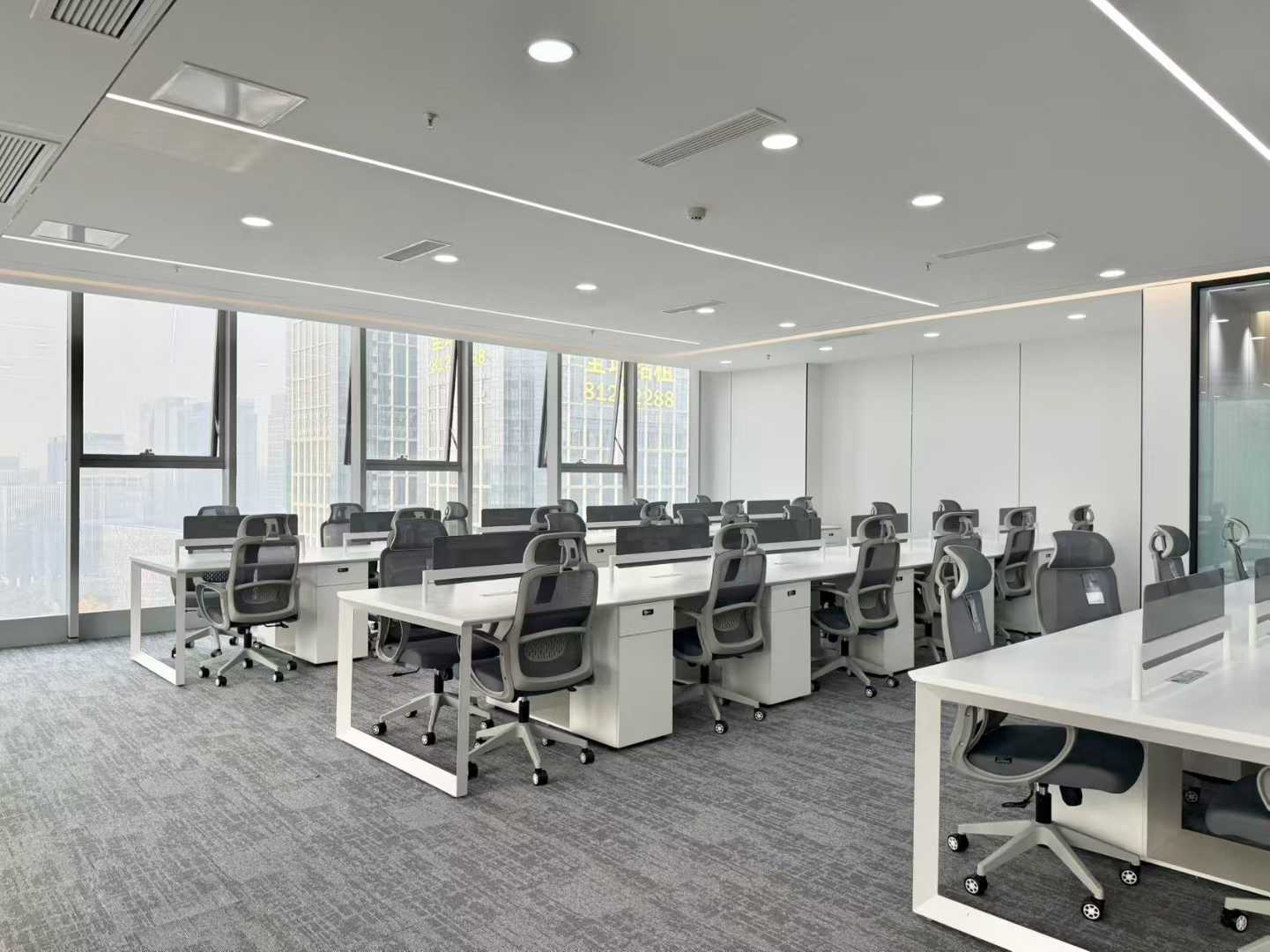 南门9号线芯岛三四百米 306平 4隔间32工位 西南双面采光 精装带家具 视野巴适 嘉润金融科技中心办公室出租