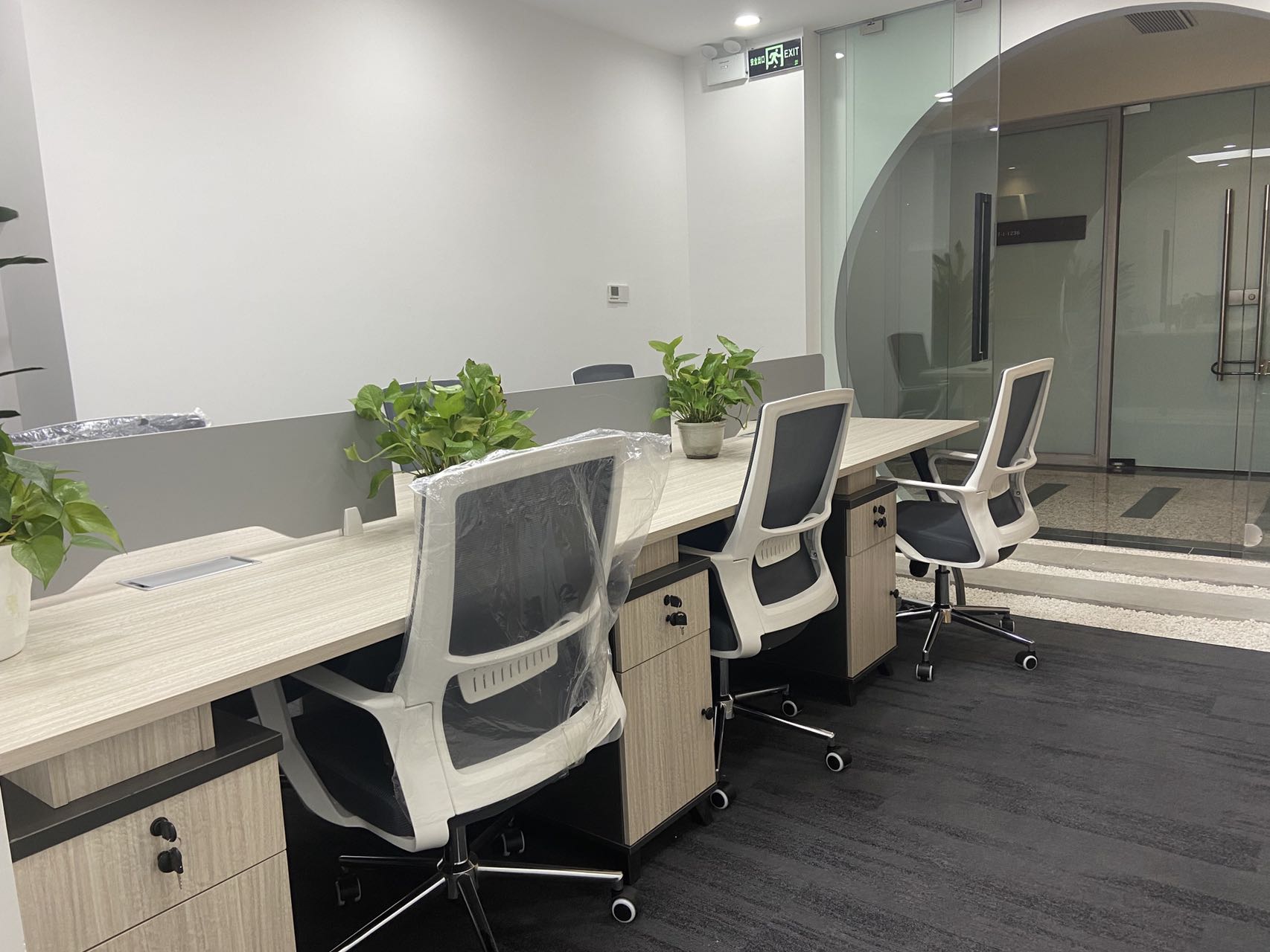 含物业 创业首选 高新区新世纪环球中心精装小面积办公室 户型方正