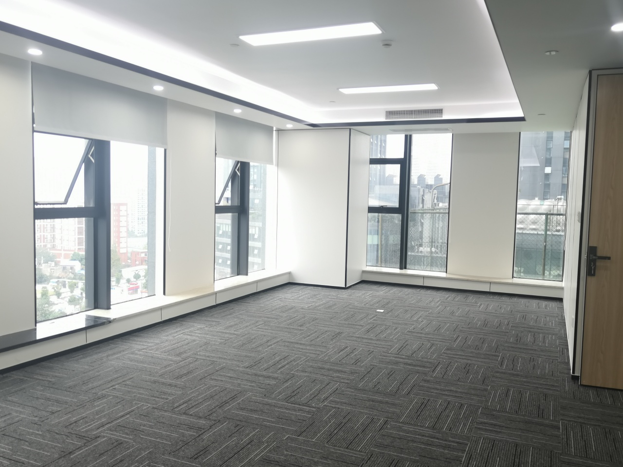 锦江区汇融广场538平精装办公室带家具出租 户型方正 大面积