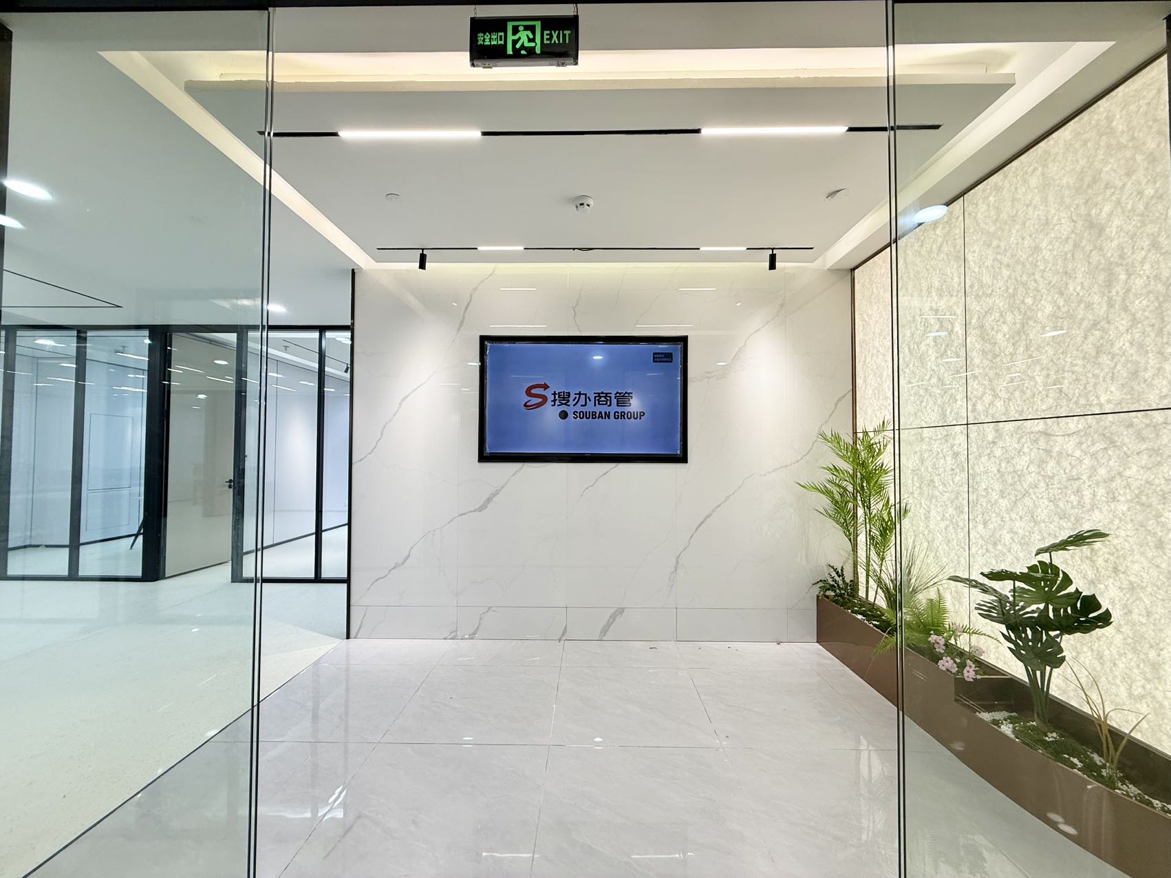 南边6号线金石路地铁口 优质双面采光 336平 6隔间24工位 24小时空调 报价特价含物业 中鼎国际办公室出租