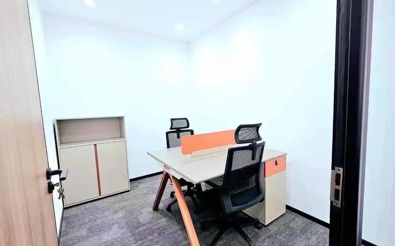 武侯区双地铁站-倪家桥地铁 163平方 4隔间16工位 电梯口户型 高区采光面大 视野巴适 保利中心办公室出租