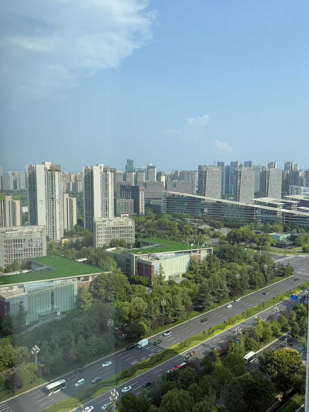 天府三街地铁口高品质装修房源 286平方 4隔间20工位 正对电梯口 24小时空调 新希望国际办公室出租